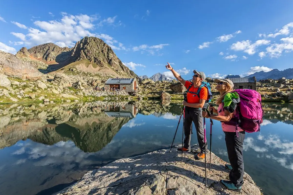 Refuge et lac de Vallonpierre - Photo : Thibaut Blais, Parc national des Écrins