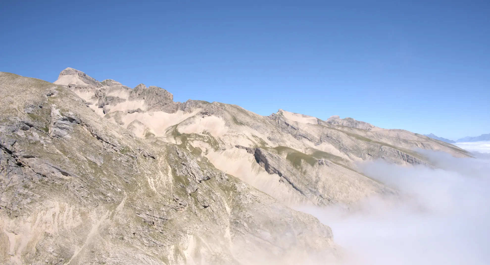 Grand Ferrand mer de nuages