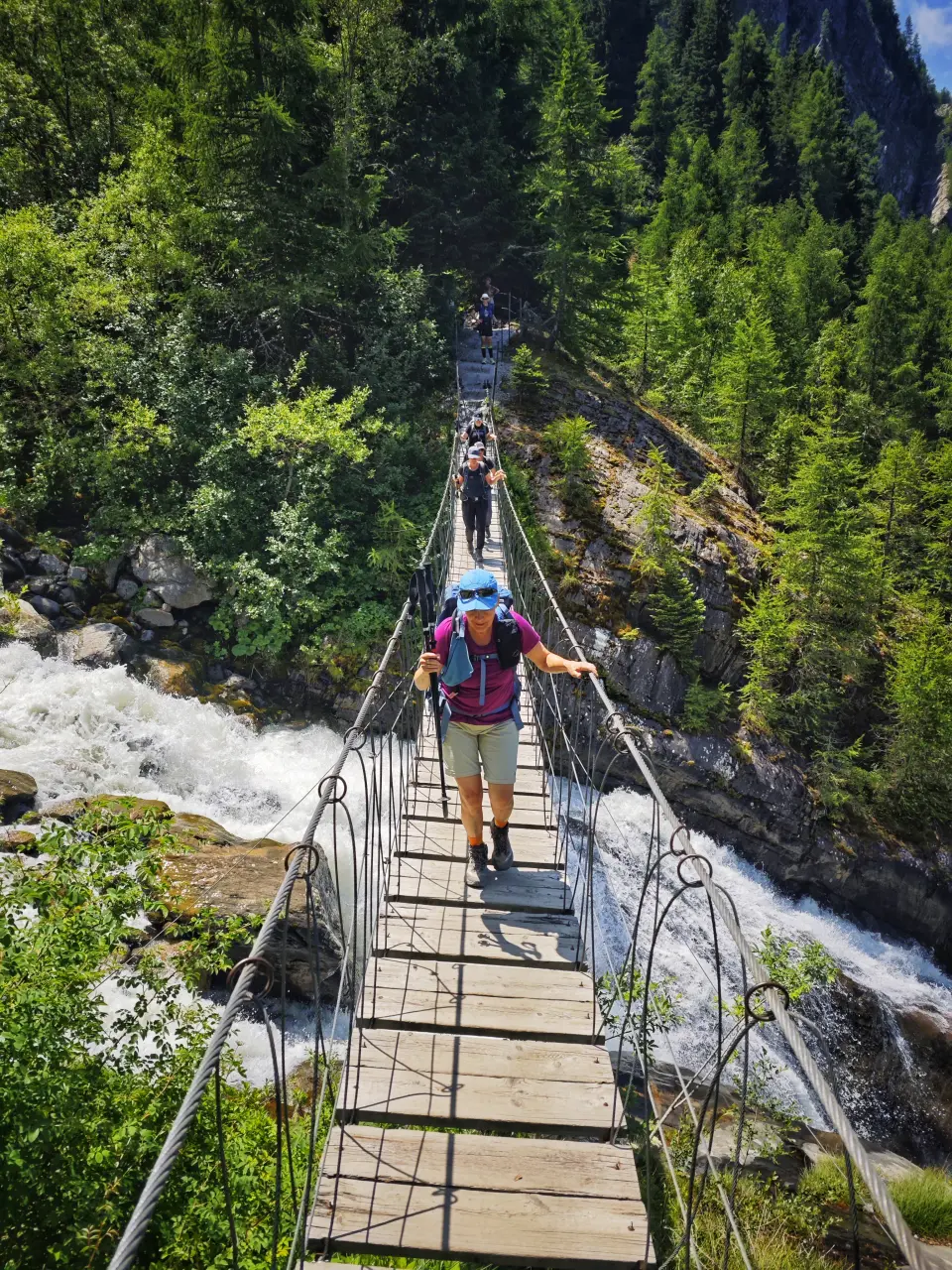 Passerelle himalayenne au-dessus du torrent de Bionnassay, variante du Col du Tricot