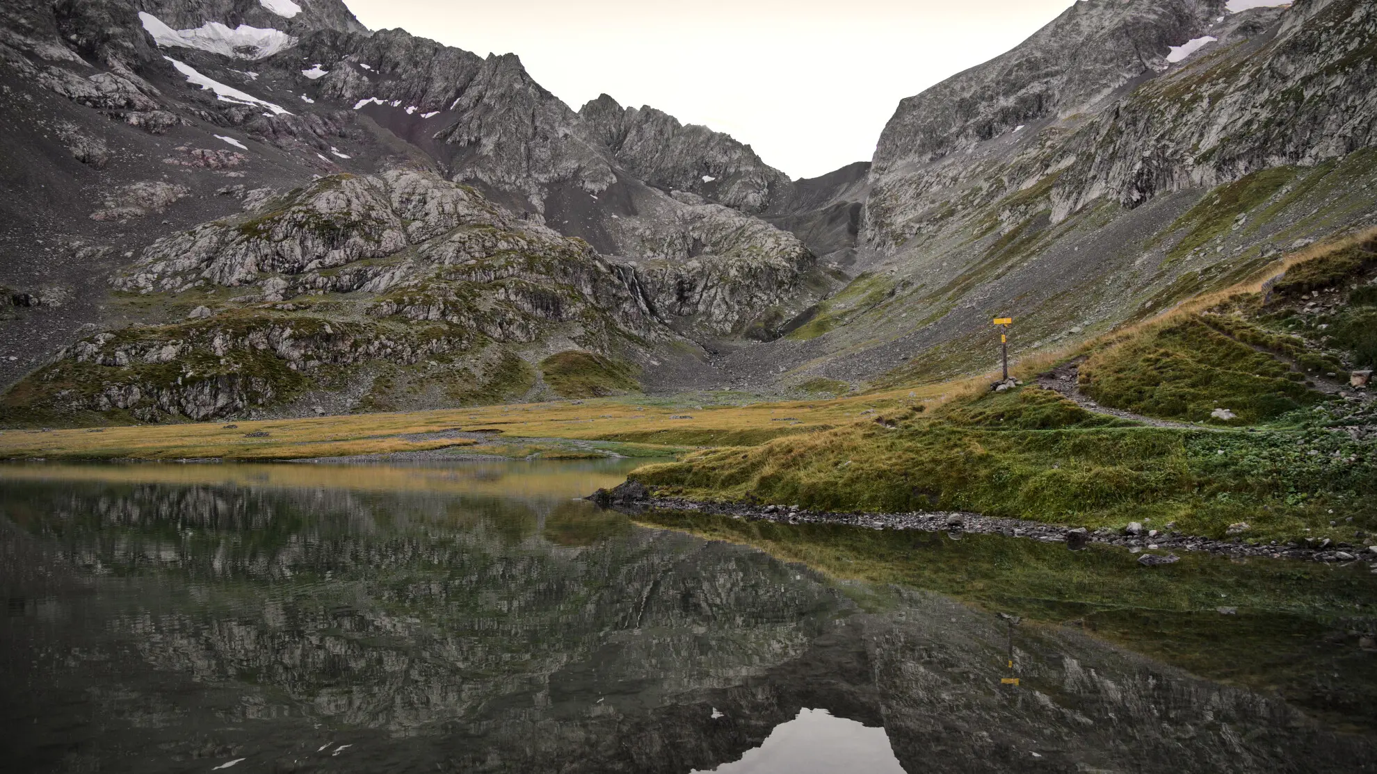 Reflets dans le lac de la Muzelle, ambiance automnale