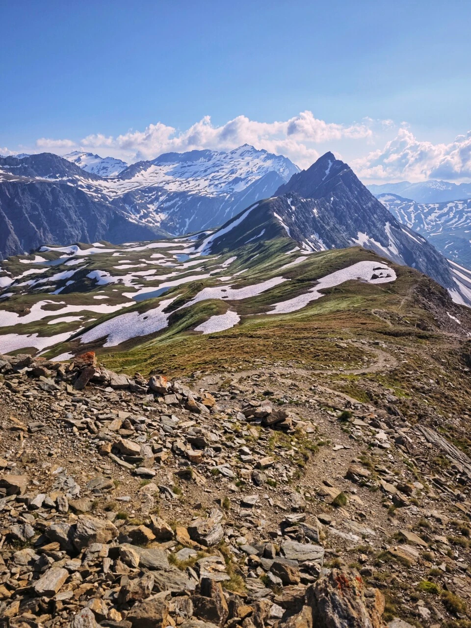 Le fil de la crête, face aux Grandes Jorasses