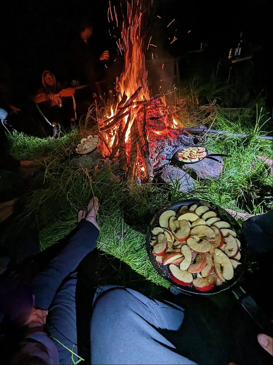 tarte aux pommes au feu de camp - bivouac