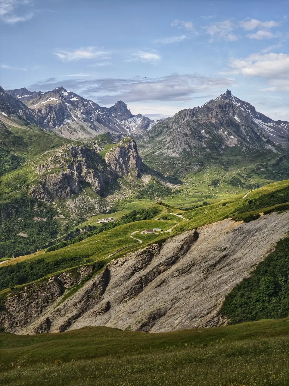Vue sur le Col des Fours depuis le Refuge des Mottets